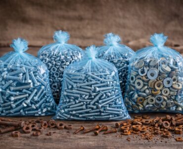 Rusting_screws_on_bag_2K_20261008232037 Rusting_screws_on_bag_2K_20261008232037